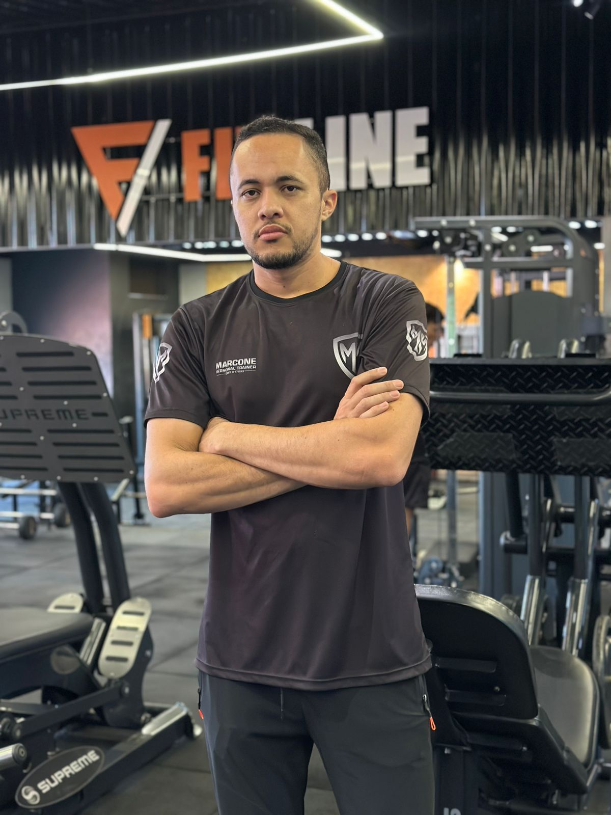 Marcone Martins, personal trainer, em uma academia